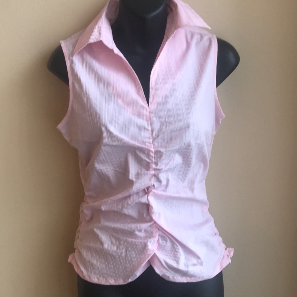 3 for $35 Cute. Ruched blouse 🕉 - Picture 2 of 6